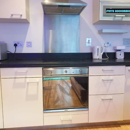 80S Retro 1Bed Studio Serviced Apartment Canary Wharf Perfect For Solo & Couple Travellers 런던 외부 사진