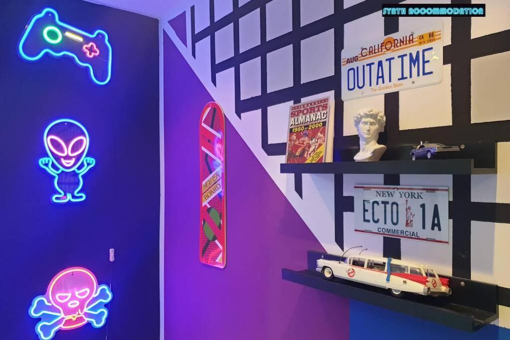 80S Retro 1Bed Studio Serviced Apartment Canary Wharf Perfect For Solo & Couple Travellers 런던 외부 사진