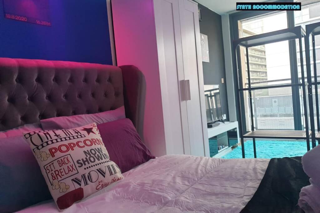 80S Retro 1Bed Studio Serviced Apartment Canary Wharf Perfect For Solo & Couple Travellers 런던 외부 사진