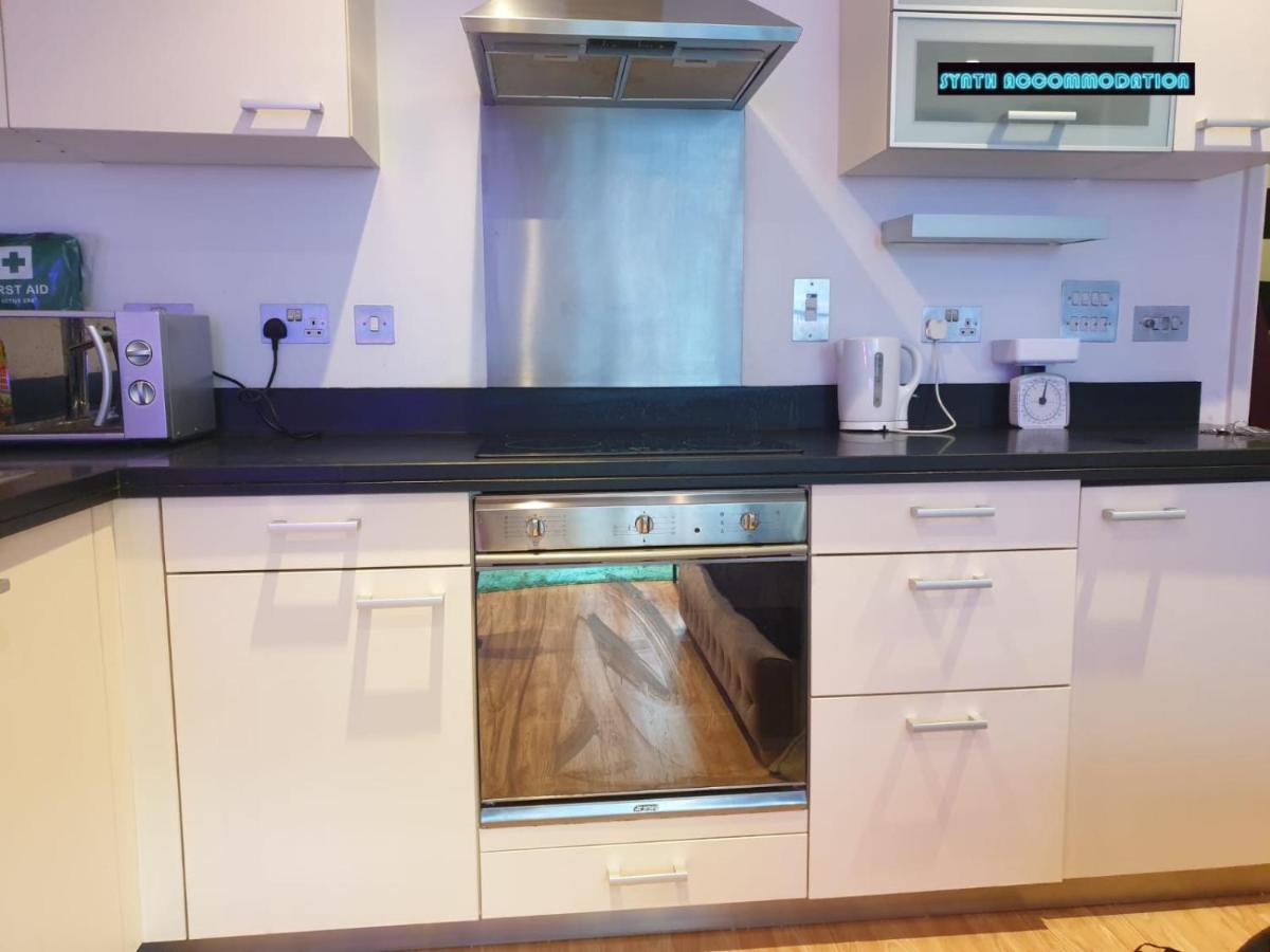 80S Retro 1Bed Studio Serviced Apartment Canary Wharf Perfect For Solo & Couple Travellers 런던 외부 사진