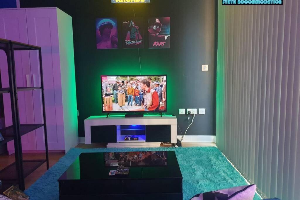 80S Retro 1Bed Studio Serviced Apartment Canary Wharf Perfect For Solo & Couple Travellers 런던 외부 사진