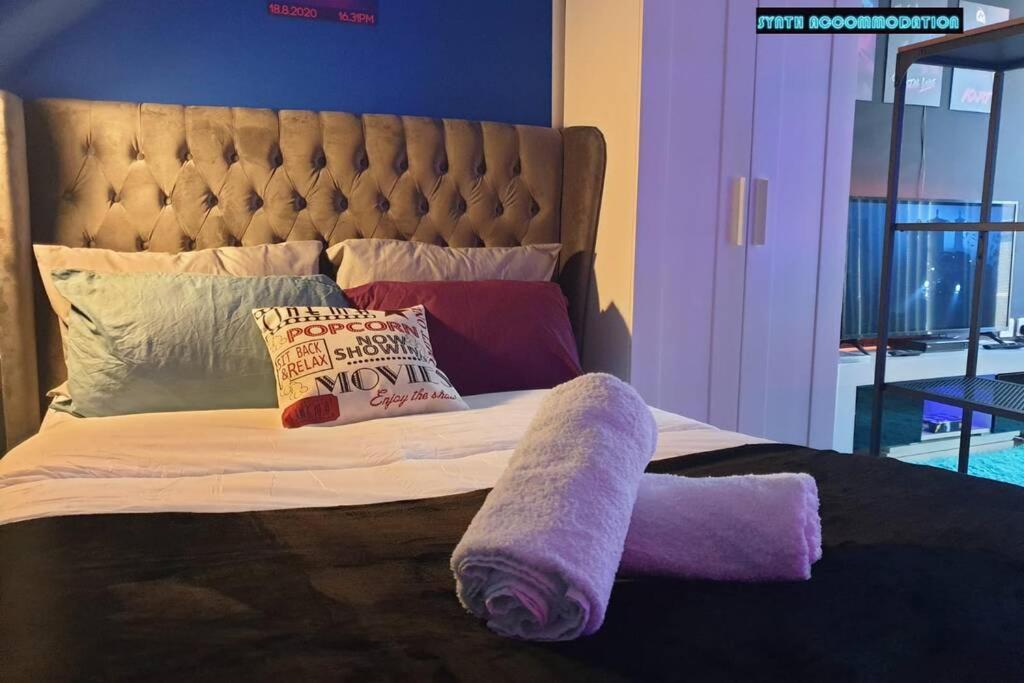 80S Retro 1Bed Studio Serviced Apartment Canary Wharf Perfect For Solo & Couple Travellers 런던 외부 사진
