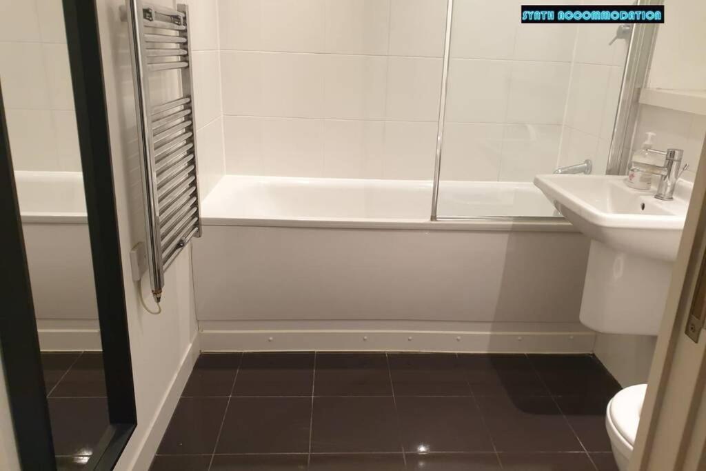 80S Retro 1Bed Studio Serviced Apartment Canary Wharf Perfect For Solo & Couple Travellers 런던 외부 사진