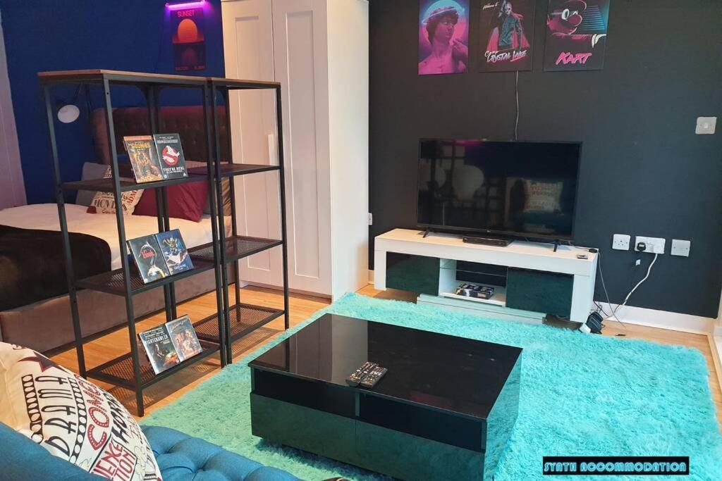80S Retro 1Bed Studio Serviced Apartment Canary Wharf Perfect For Solo & Couple Travellers 런던 외부 사진