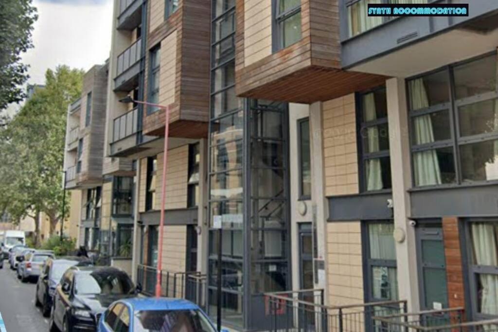 80S Retro 1Bed Studio Serviced Apartment Canary Wharf Perfect For Solo & Couple Travellers 런던 외부 사진